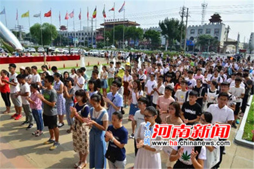 此次儀式中，雙匯集團(tuán)漯河總部共有210名員成為第一批“金秋獎(jiǎng)學(xué)”的獲得者。