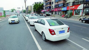 來看鄭州首創(chuàng)“內(nèi)嵌式”停車位長(zhǎng)啥樣？