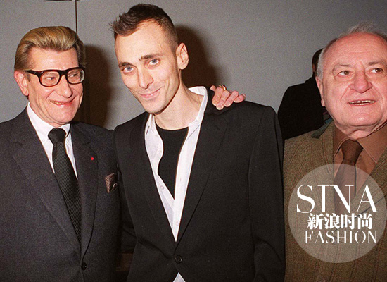 Yves-Saint-Laurent、Hedi-Slimane、Pierre-Bergé在Dior后臺的合影