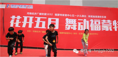 跳街舞的女孩兒下臺后說“我是臨時(shí)給他們搭舞的”，好善良的小女生?。? width=