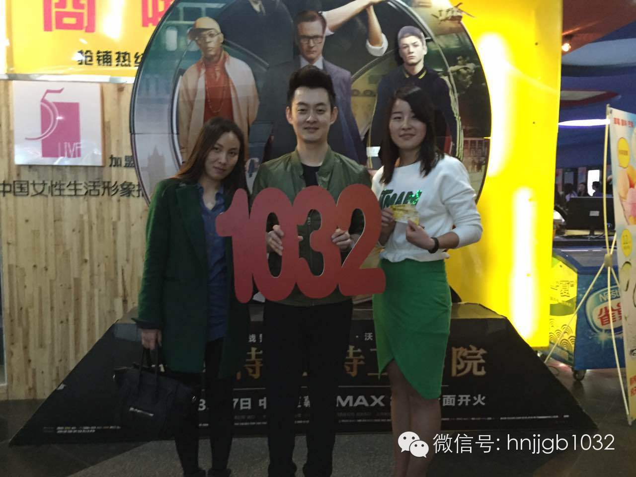 傳說(shuō)中的Johnny終于現(xiàn)身啦！還是美女魅力大哦。帥哥美女好養(yǎng)眼，小編忍不住要多看幾眼呢。