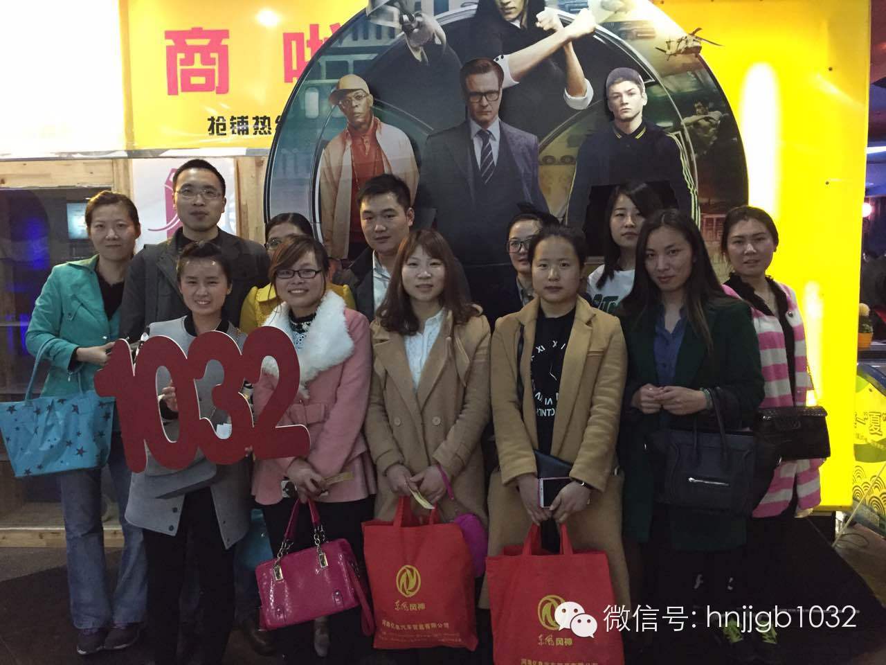 來(lái)個(gè)合影，1032的聽(tīng)眾棒棒噠，個(gè)個(gè)都準(zhǔn)時(shí)到達(dá)了集合地點(diǎn)。Johnny表示很欣慰啊！