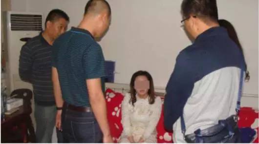 警方抓捕嫌疑人龐某衛(wèi)現(xiàn)場。警方供圖