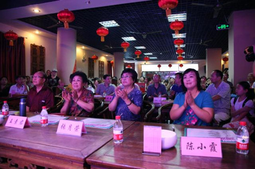 我省著名豫劇表演藝術(shù)家素君（左2）、常香玉弟子、國(guó)家一級(jí)演員張?jiān)聵s（右2）