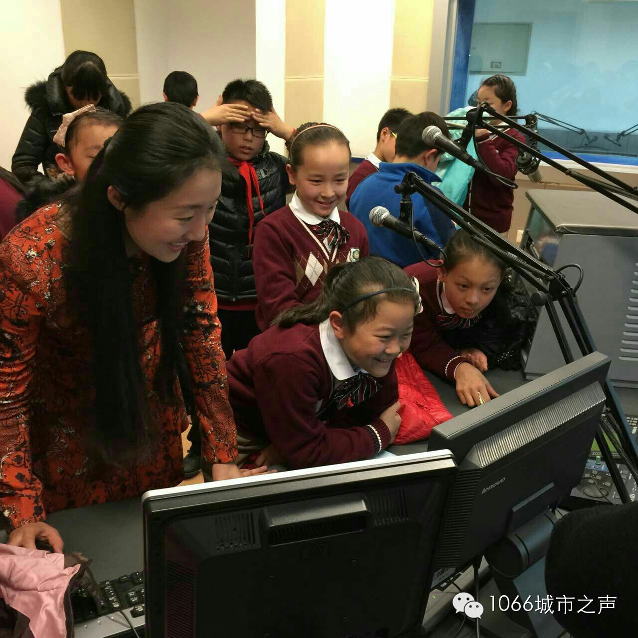 “好激動，好激動”！天天上學、放學都從廣播大廈經(jīng)過，今天終于進來了！
