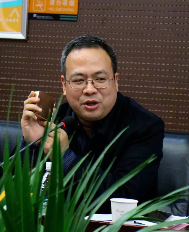 看看上面這位，就是我們1066最紅的男人——付總。