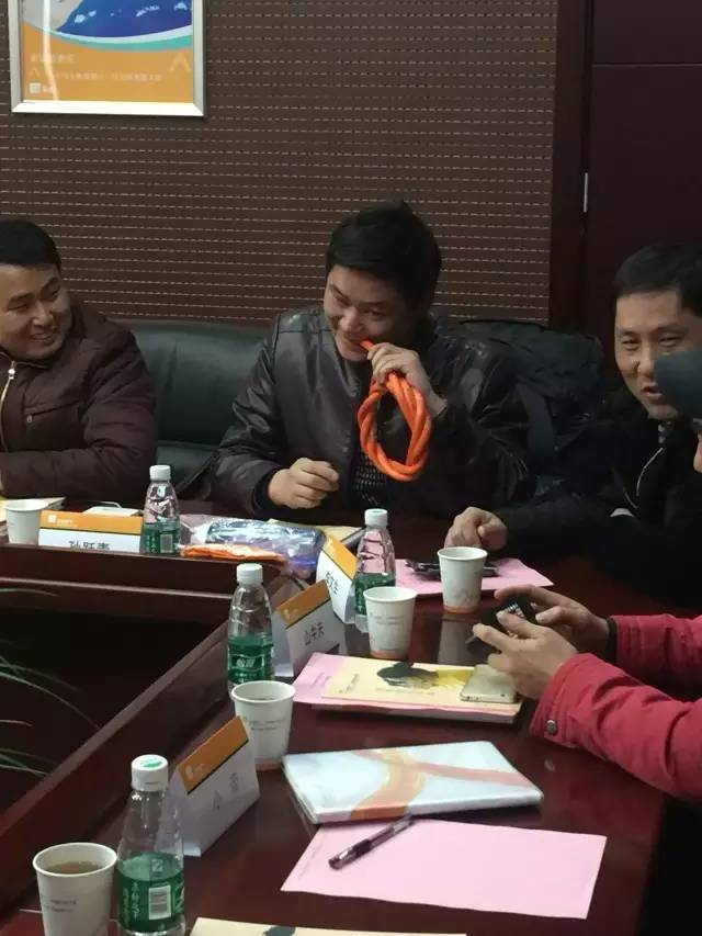 小編想問一下咬膠管的孫老師，優(yōu)質(zhì)膠管的口感如何呢？