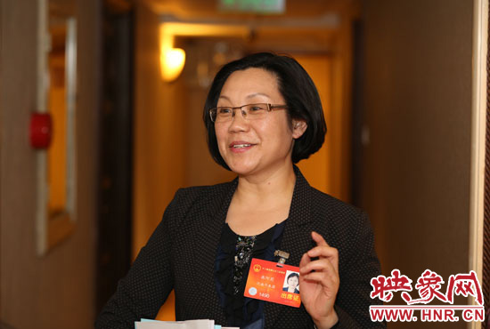 全國人大代表、商丘市實驗小學校長高阿莉做客映象網(wǎng)兩會微視。