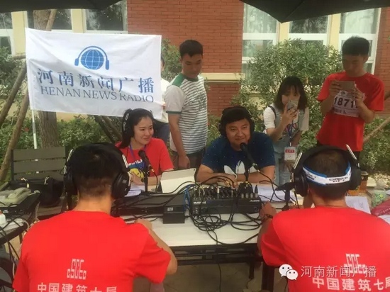 直播間被圍觀群眾包圍啦，是不是沒有看過我們的直播？