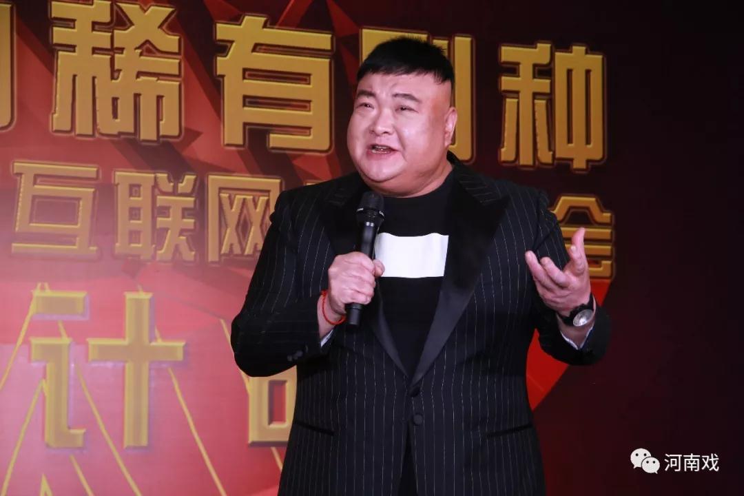 中國曲藝家協(xié)會副主席、著名相聲表演藝術家范軍作為藝術家代表致辭，并演唱稀有劇種太康道情《王金豆借糧》