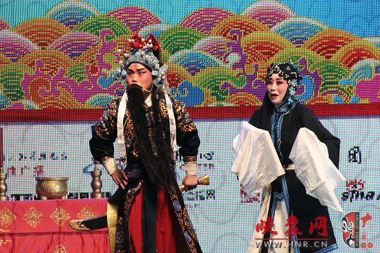 張派傳人方素珍（左）、馬瑞（右）演唱折子戲《韓琪殺廟》一折