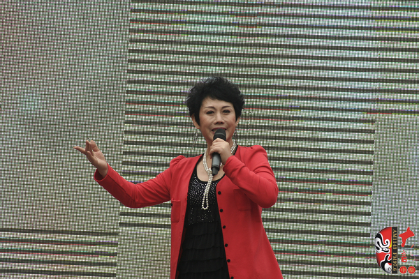 著名豫劇表演藝術(shù)家魏俊英現(xiàn)場(chǎng)演唱豫劇《紅菊》選段“十祝?！?、《五世請(qǐng)纓》選段“先王爺封我是個(gè)長(zhǎng)壽星”