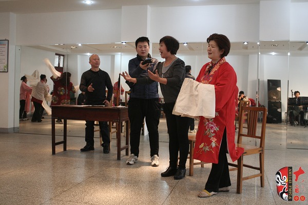 著名戲曲節(jié)目主持人、河南電臺(tái)戲曲廣播當(dāng)家小生月陽錄制現(xiàn)場花絮