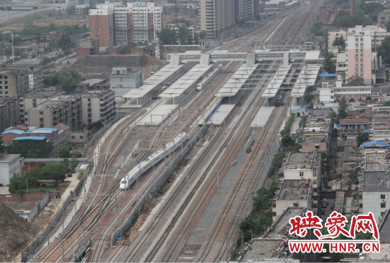 本次運行試驗由2列CRH2A型動車組擔當，計劃試驗速度為每小時200公里。
