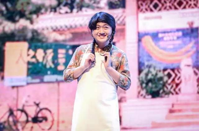 小品《那些年我們錯(cuò)過的一支舞》，主播樂天、張嵩的裝扮你給打幾分？
