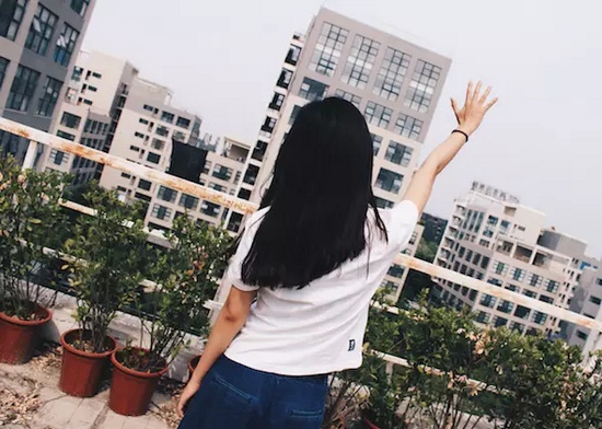 你問我要去向何方，我指向天空的方向。