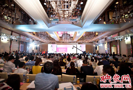 5月28日，一場河南企業(yè)家的盛會在鄭州舉辦，群象島2015夏季峰會以奮斗者為本致敬奮斗者。