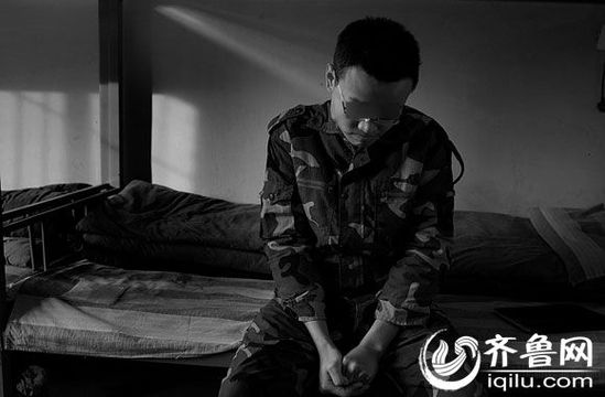 　因癡迷于賭博，研究生方光被學校開除。方光在濟南一戒網(wǎng)學校接受教育