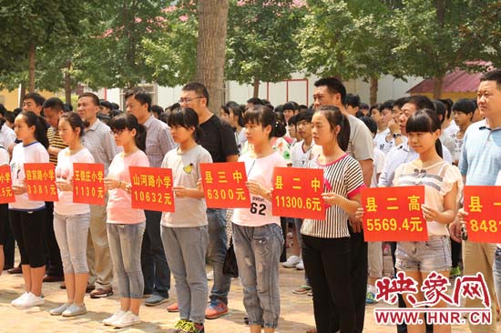 經(jīng)過一周的廣泛宣傳動員，全縣教育系統(tǒng)共捐款174113元。