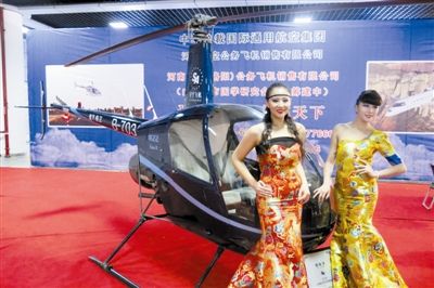 美女固然誘人，但更誘人的恐怕還是直升機