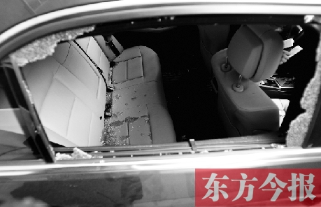 前日晚，鄭州市順河路一家屬院，一輛汽車被撬，物品被盜
