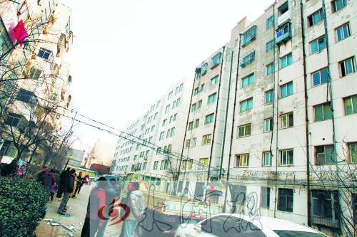 鄭州市瑞達(dá)路啟明村小區(qū)一戶居民家中（紅圈標(biāo)示處），天然氣發(fā)生爆炸。