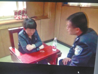 肇事司機(jī)李某歸案后，接受警方的訊問。