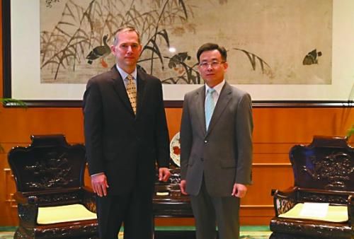 27日,中國(guó)外交部駐港特派員宋哲會(huì)見夏千福。