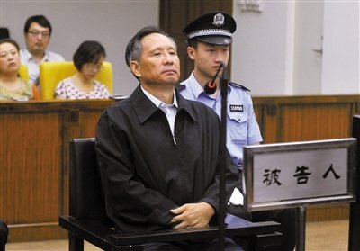 9月10日，北京市第二中級(jí)人民法院，張曙光在庭審中。