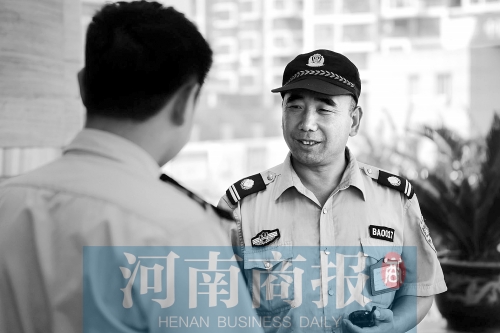 現(xiàn)在的劉阿春，在鄭州一家酒店當(dāng)保安經(jīng)理