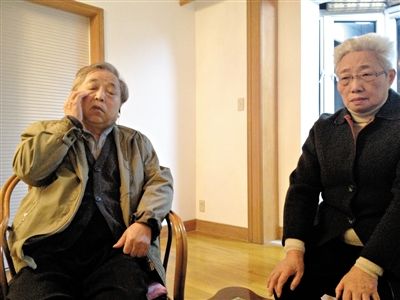 前晚，年過(guò)七旬的劉光嘉及妻子向記者講述強(qiáng)拆經(jīng)過(guò)。