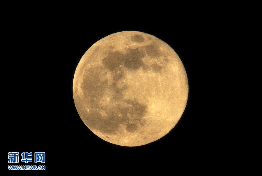 6月23日晚，云南省昆明市上空的圓月。