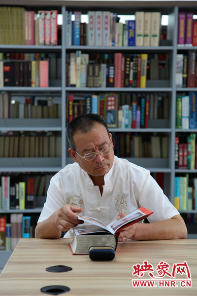 圖書館內(nèi)巨大的存書量，能讓鄭州市民盡情感受閱讀的快樂。
