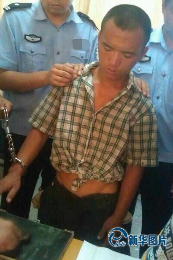 2013年8月20日午間，河南省安陽警方將“8.19公交搶劫案”嫌犯24歲的周江波緝拿歸案。圖片來
