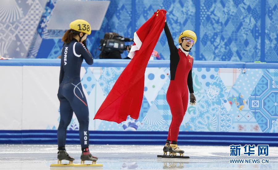 2月13日，中國選手李堅柔（右）在比賽后慶祝。