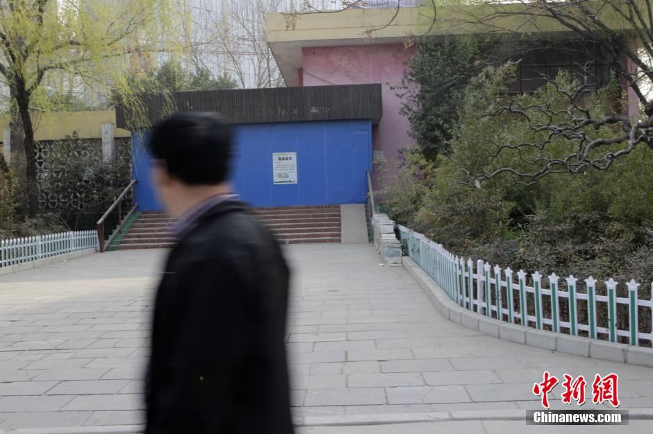 3月17日，河南鄭州動物園，原經(jīng)批準(zhǔn)用于大熊貓飼養(yǎng)的場館已經(jīng)關(guān)門。