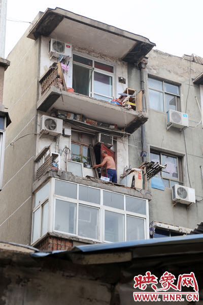 據(jù)了解，該棟房屋建造于1986年，距今已經(jīng)30年。
