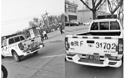 鶴壁市兩輛城管執(zhí)法車被拍到車身噴的號碼與牌照不符。