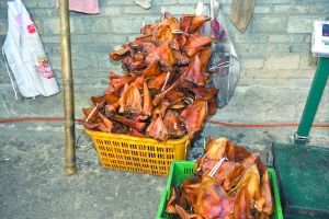 警方現(xiàn)場(chǎng)查獲的Y臘肉。
