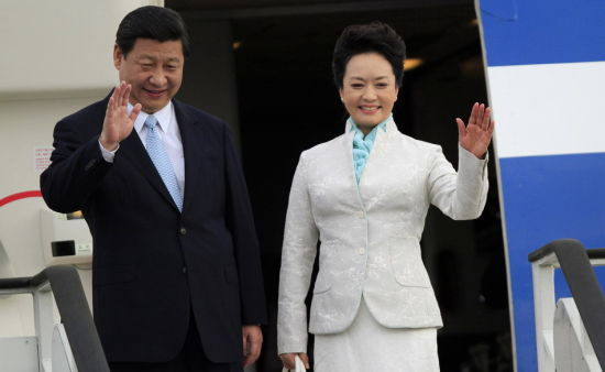 習(xí)近平和夫人彭麗媛在坦桑尼亞。資料圖