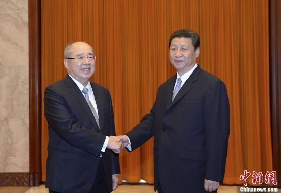 中共中央總書記習近平13日下午在北京人民大會堂會見了中國國民黨榮譽主席吳伯雄率領(lǐng)的國民黨大陸訪問團一行。中新社發(fā) 廖攀 攝