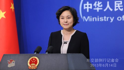 2013年6月14日，外交部發(fā)言人華春瑩主持例行記者會。