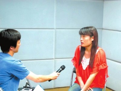 醫(yī)藥代表王慧在接受媒體采訪。記者 袁國(guó)禮/攝