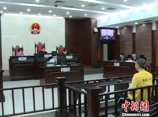 庭審中。 陳啟任 攝