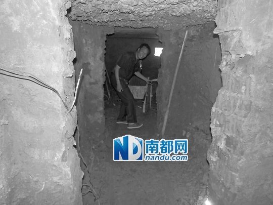 昨日，工人在地宮內(nèi)。CFP圖片