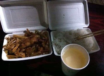 45元的盒飯,三菜一湯。
