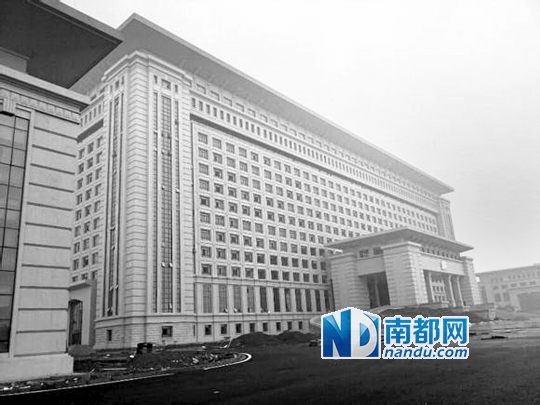 圖片顯示，湖南攸縣新建的發(fā)展中心樓群氣派，廣場龐大。 圖片來源：天涯論壇