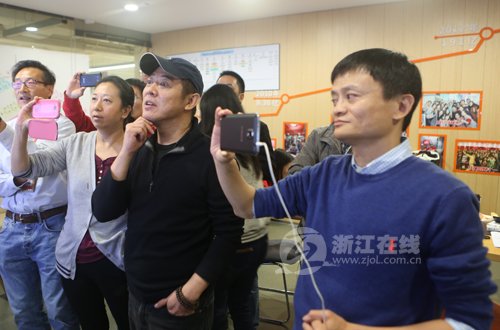 李連杰現(xiàn)身阿里巴巴，助陣雙十一。