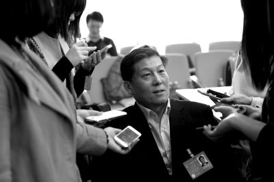 昨天，北京市高院院長(zhǎng)慕平接受媒體采訪。京華時(shí)報(bào)記者張斌攝