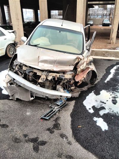 事發(fā)轎車。吳英供圖